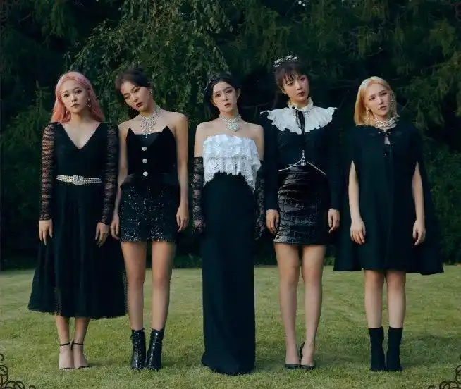 同时,redvelvet的特别回归前夜庆典将于22日晚北京时间9点在vlive直播