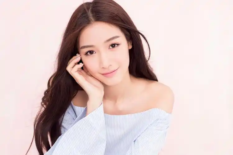 张南写真尽显甜美look气质温婉笑容可人