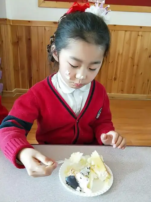 景观幼儿园大二班王紫馨小朋友6岁生日精彩瞬间