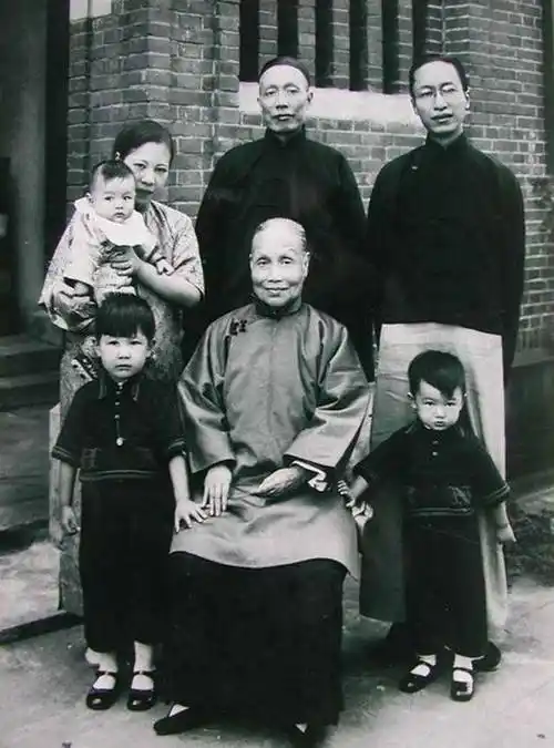 曾国藩新婚当天,解开衣裳,新娘为何吓得花容失色?_欧阳氏_欧阳凝_父亲