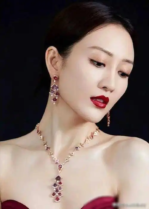 这谁顶得住40岁王鸥魔鬼身材性感火辣