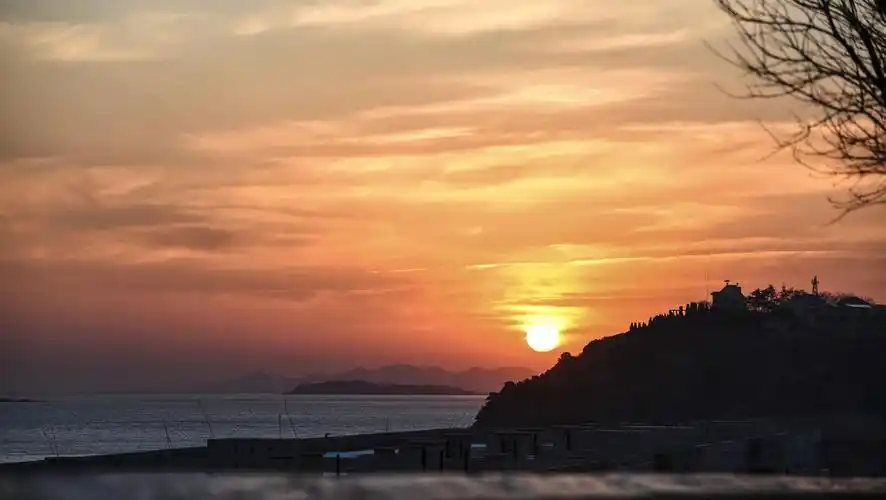 2020年最后一天的下午,走近崂山,欣赏后太清宫的景色,年末的夕阳