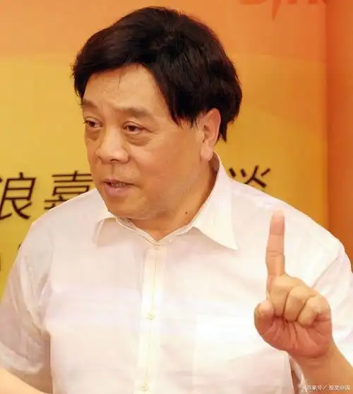 赵忠祥虽然已经离世3年,看他妻子的选择,就知道他有多精明!