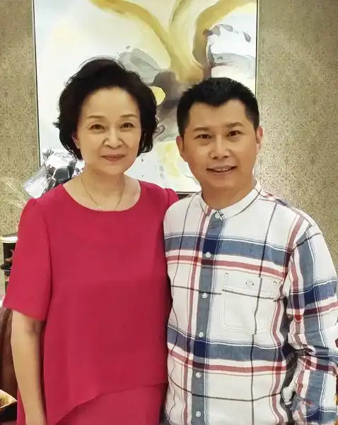 刘莉莉选择优雅变老63岁也这么漂亮气质温婉大方