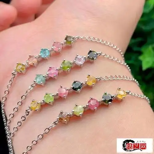 戴便宜手链你会觉得丢人么如何把便宜手链戴出高级感