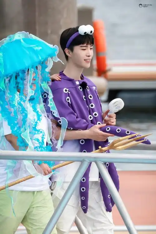 范丞丞[超话]#200523 青春环游记录制@范丞丞adam0616