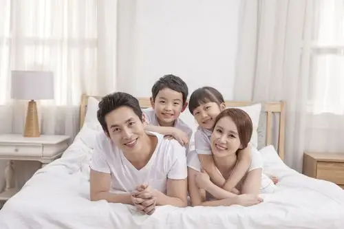 玩转亲子装,这些合照pose学起来!