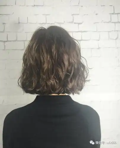 2017-短发流行"烫卷卷"