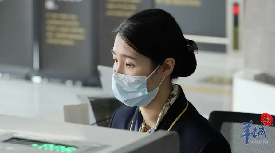 在来到琶洲港之前,胡卓华在其他客运码头和旅行社有过多年工作经验.