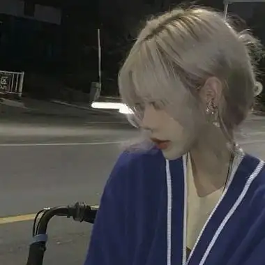 ins部位女头最近很满足