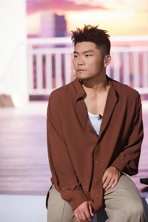 李玖哲怎么变成李八五折##李玖哲改名