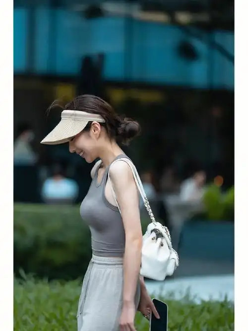 深圳街拍现在深圳小学老师都这么好漂吗