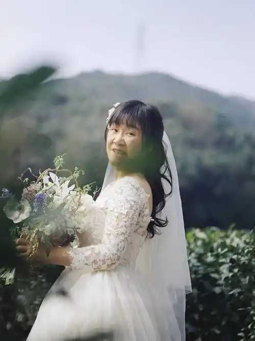 原创余秀华单人婚纱老娘最美谁站在旁边都不配