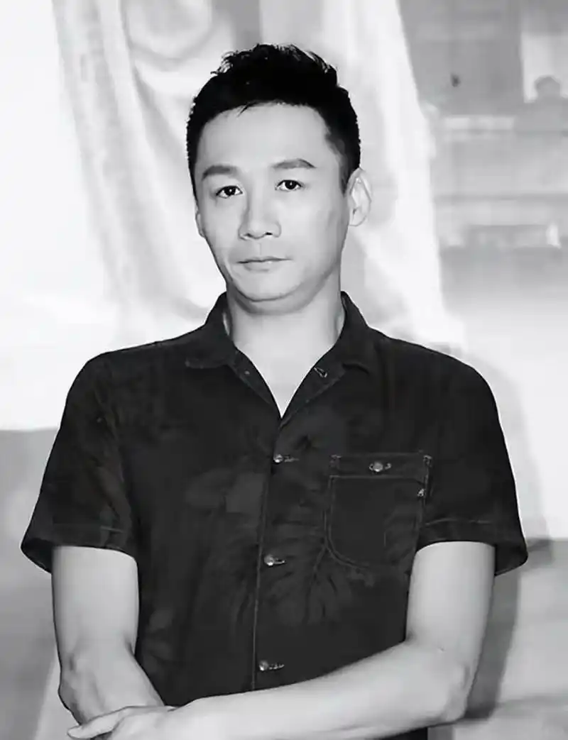 高虎转行做外卖小哥,岁月磨平演员的光环  高虎,曾是颇有名气的演员