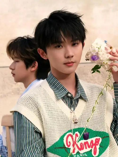 人气歌手@时代少年团队长-马嘉祺佩戴#qeelinroobot系列#机器人钻石