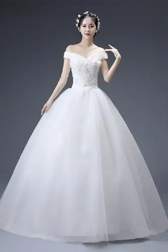 小木家 2018新款白色婚纱礼服新娘一字肩蕾丝蓬蓬裙伴娘服婚纱裙露肩