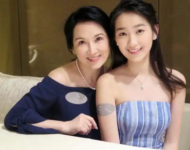 雪山飞狐33年程灵素美貌不减胡斐风采依旧只有她变化最大