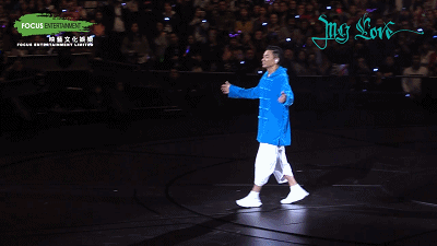 刘德华鞠躬致歉57岁唱跳13场喉咙发炎是真爱粉都能理解