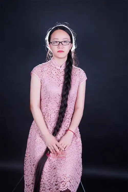 湖南隆回妹子露露留发十年,头发长1.6米_中国长发
