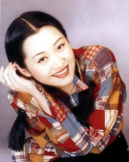 外表是老实人,实则是个情场老司机的男星,不忠诚,劈