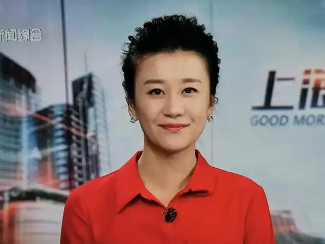 上海广播电视台新闻综合频道上海早晨的新闻主播