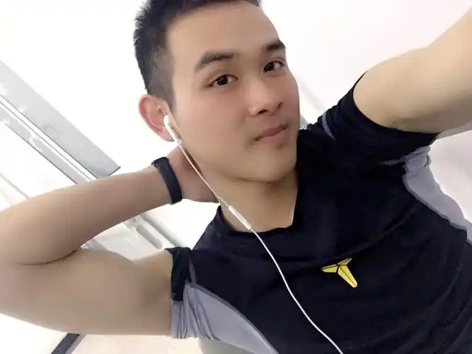 【帅男秀场】黄汉威 20岁 天秤座 涂料工