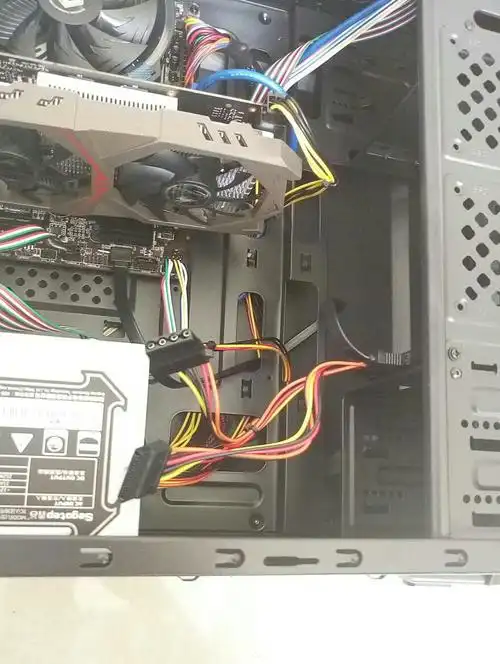 想加个机械硬盘,原来已有个固态的,新加的硬盘的电源线是该接图上这里