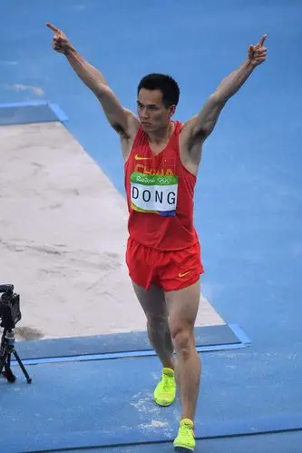 组图-创造最好成绩 董斌摘得男子三级跳铜牌