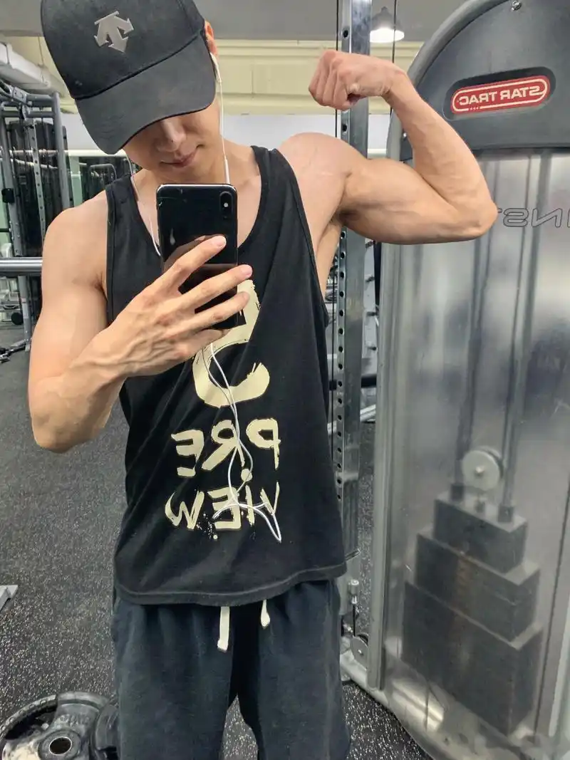 来自跆拳道黑带"赵小北"的健身自拍.