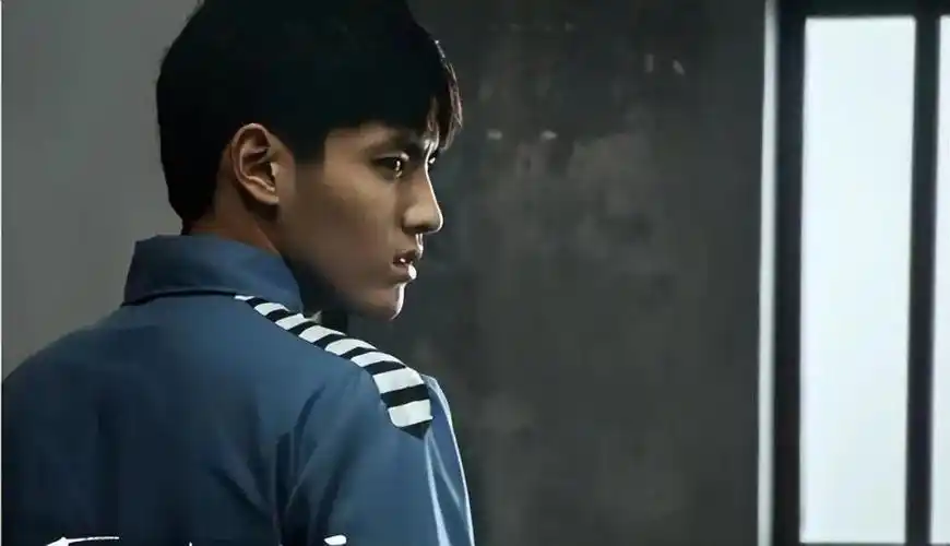 吴亦凡强奸聚众淫乱案二审开庭刚急售亿万豪宅狱中疑浮肿难辨