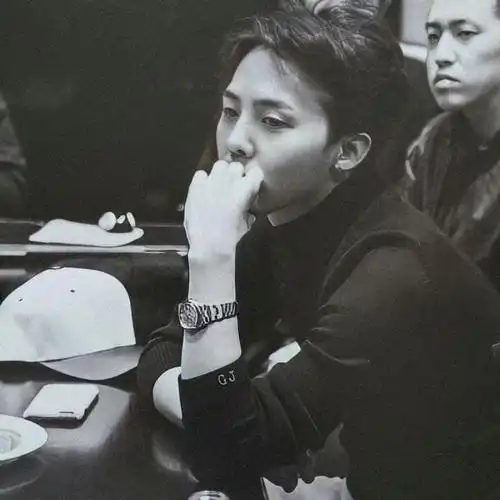 权志龙适合当头像的权志龙黑白照片