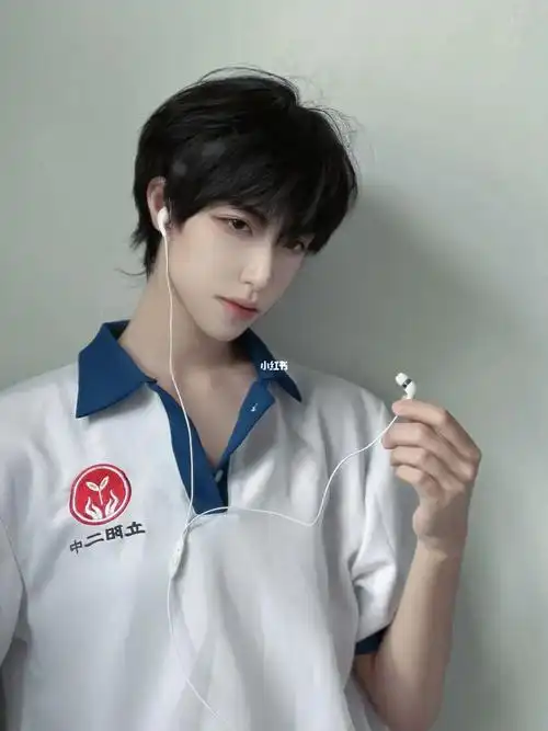 谢俞cos耳机分你一半