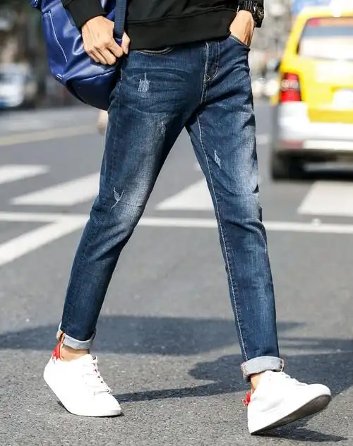 男款蓝色牛仔裤