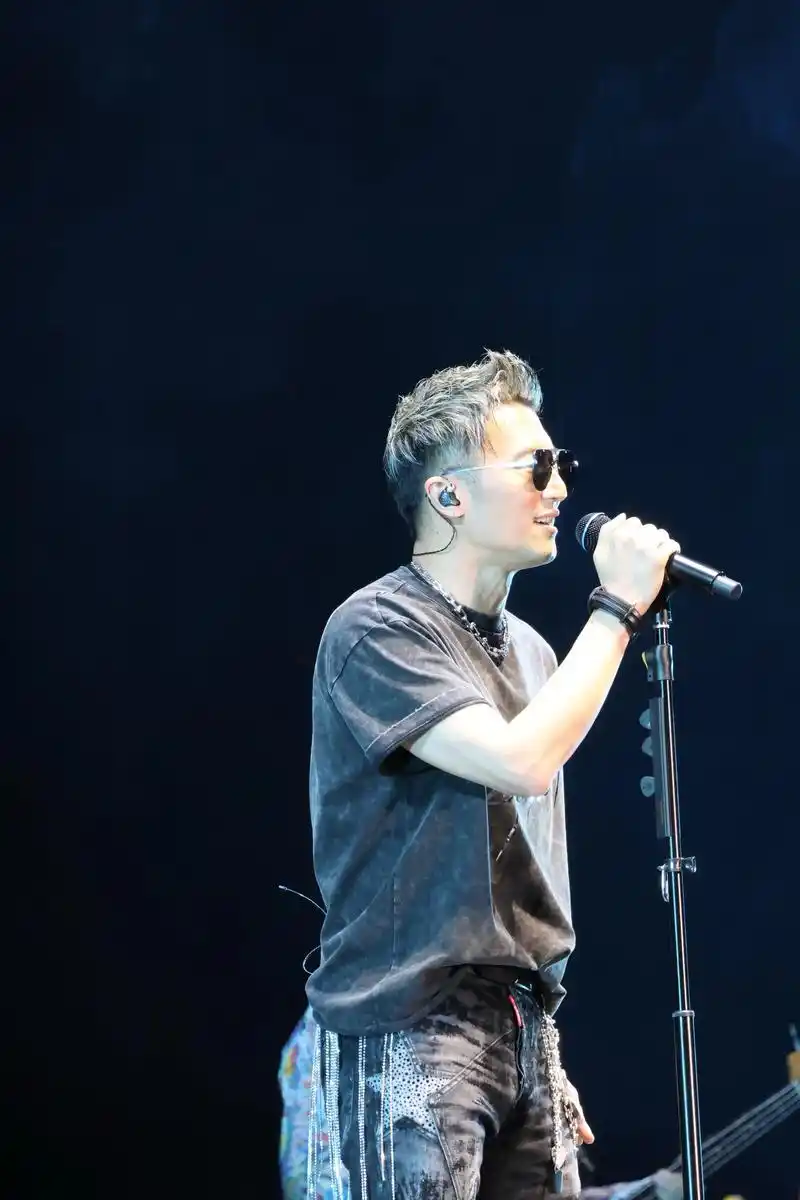 谢霆锋2025演唱会.#谢霆锋2025演唱会#逆行#启德演唱