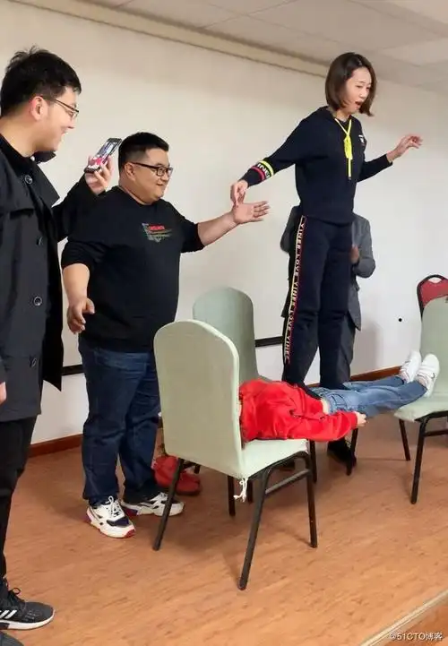*体能极限催眠术-人桥两个多小时的精彩互动,不仅让大家体验到催眠