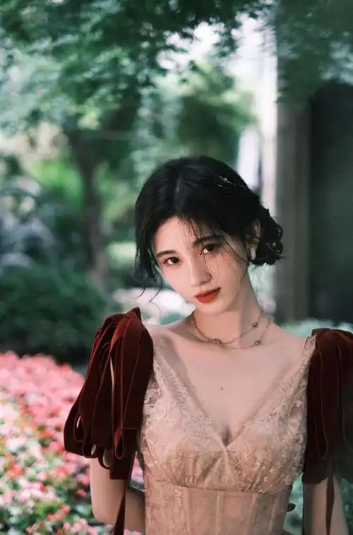 大宋佳穿出了微胖美精髓一袭v领连衣裙成熟优雅高级洋气