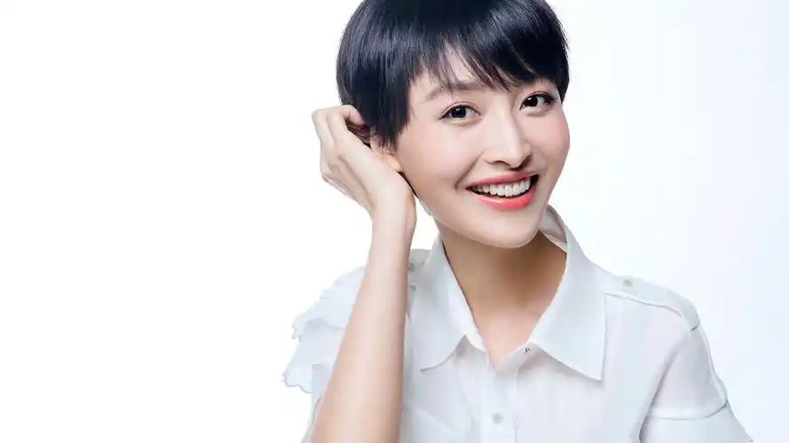 女艺人杨洋短发俏皮写真,大陆明星-回车桌面