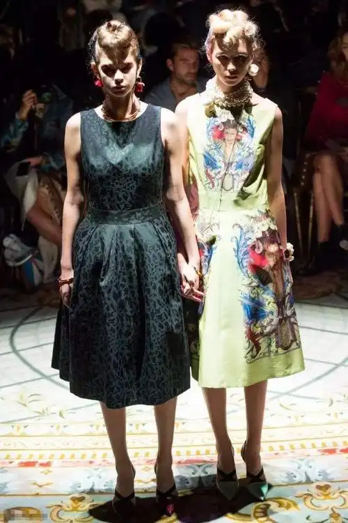 (图为:我校学生设计的服装t台走秀)教你照相时怎么摆pose 各种美女