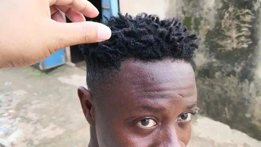 实拍黑人头发,头发又黑又卷,真的很好看