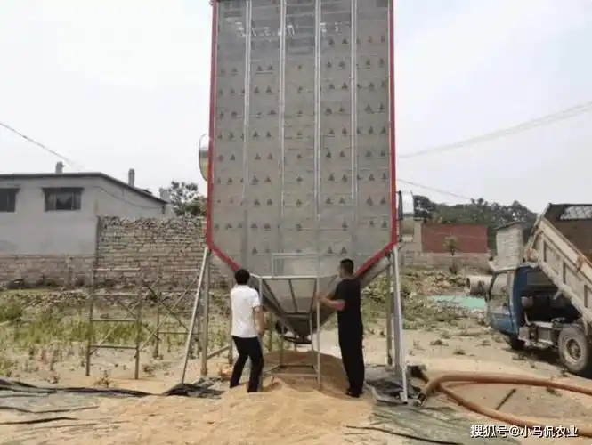 小哥5年造"晒粮神器"3天完成晾晒,1次可装13吨高湿粮食,啥样_小麦