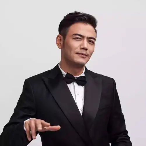 霸道总裁不止爱名表 没想到你是这样精致的"小包总"