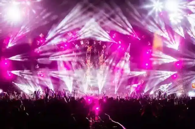 户外电子音乐节不是土坝坝蹦迪只要你不是杀马特不是非主流相信你能