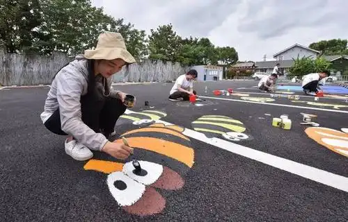 荪湖景区展新貌,彩绘停车场出自哪家笔下