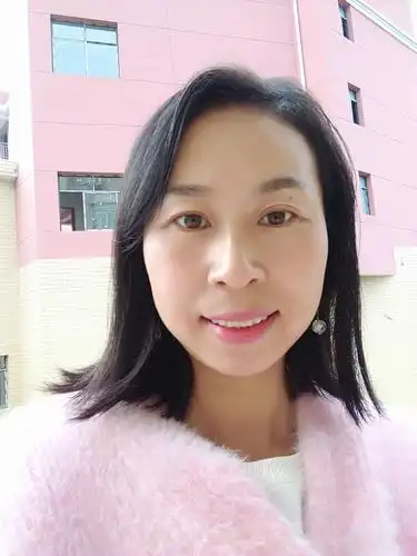 这些都是认识g老师后,让我们穿粉色系的自拍照