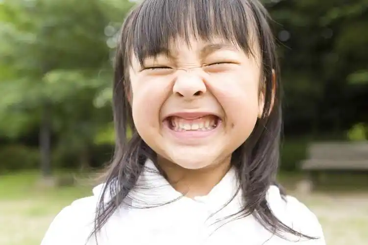 人,笑,微笑,室外,快乐,纯洁,亚洲,小孩,活力,可爱,童年,童趣,生活方式