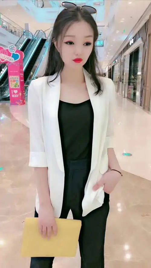 伊芙丽由何穗代言为我们演绎不一样的伊芙丽,舒适百搭,气质优雅