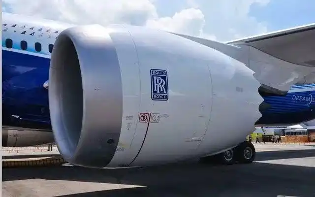 劳斯莱斯研发飞机发动机的原因是第一次世界大战的爆发,当时欧洲很多