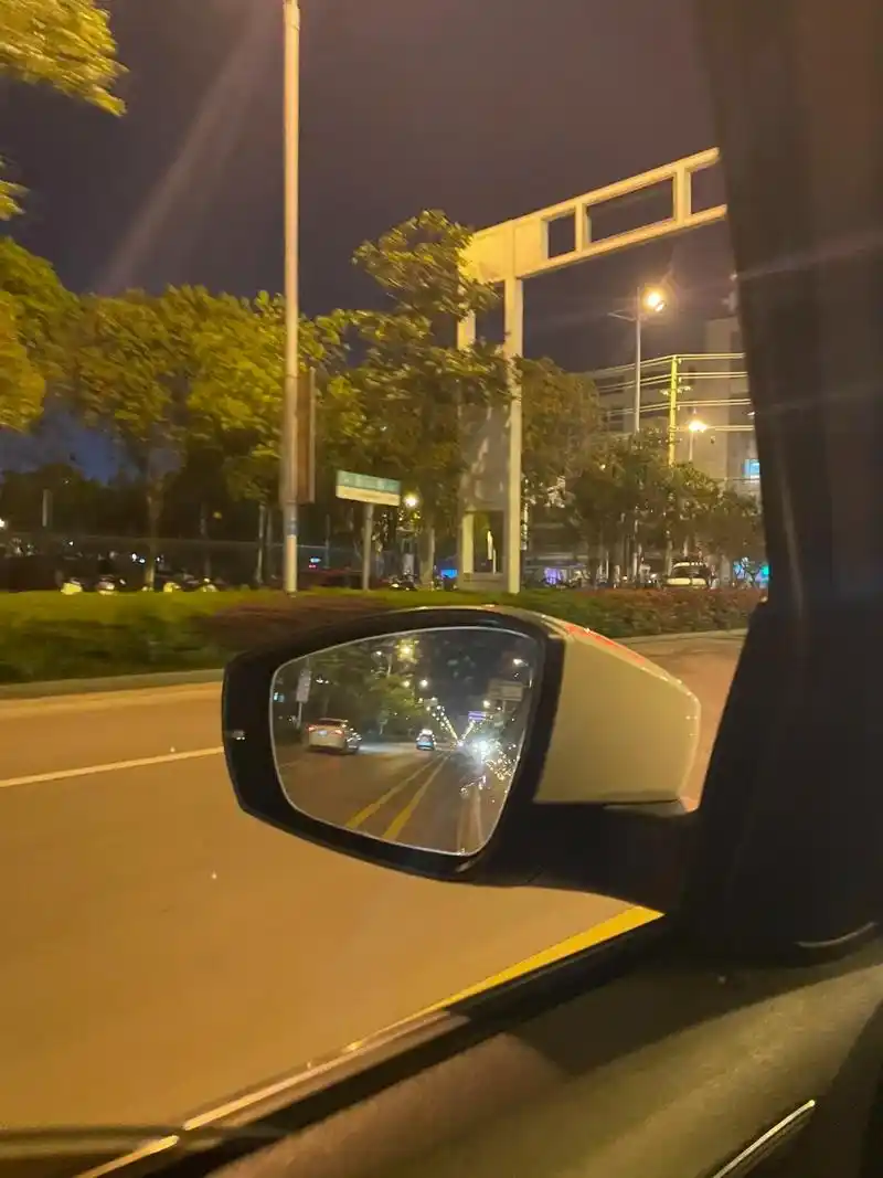 学生时,老师和大人常和我们说,现在不吃学习的苦以后就要吃生活的苦!