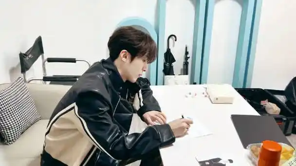 夏瀚宇百分百歌手##夏瀚宇晨埃舞台细数伤感##夏瀚宇失乐人间舞台