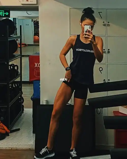 虽然女生很多都喜欢练出好看的臀我自己的审美来说同样我也喜欢有线条